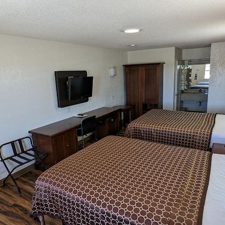 Hillcrest Inn & Suites أوزونا المظهر الخارجي الصورة