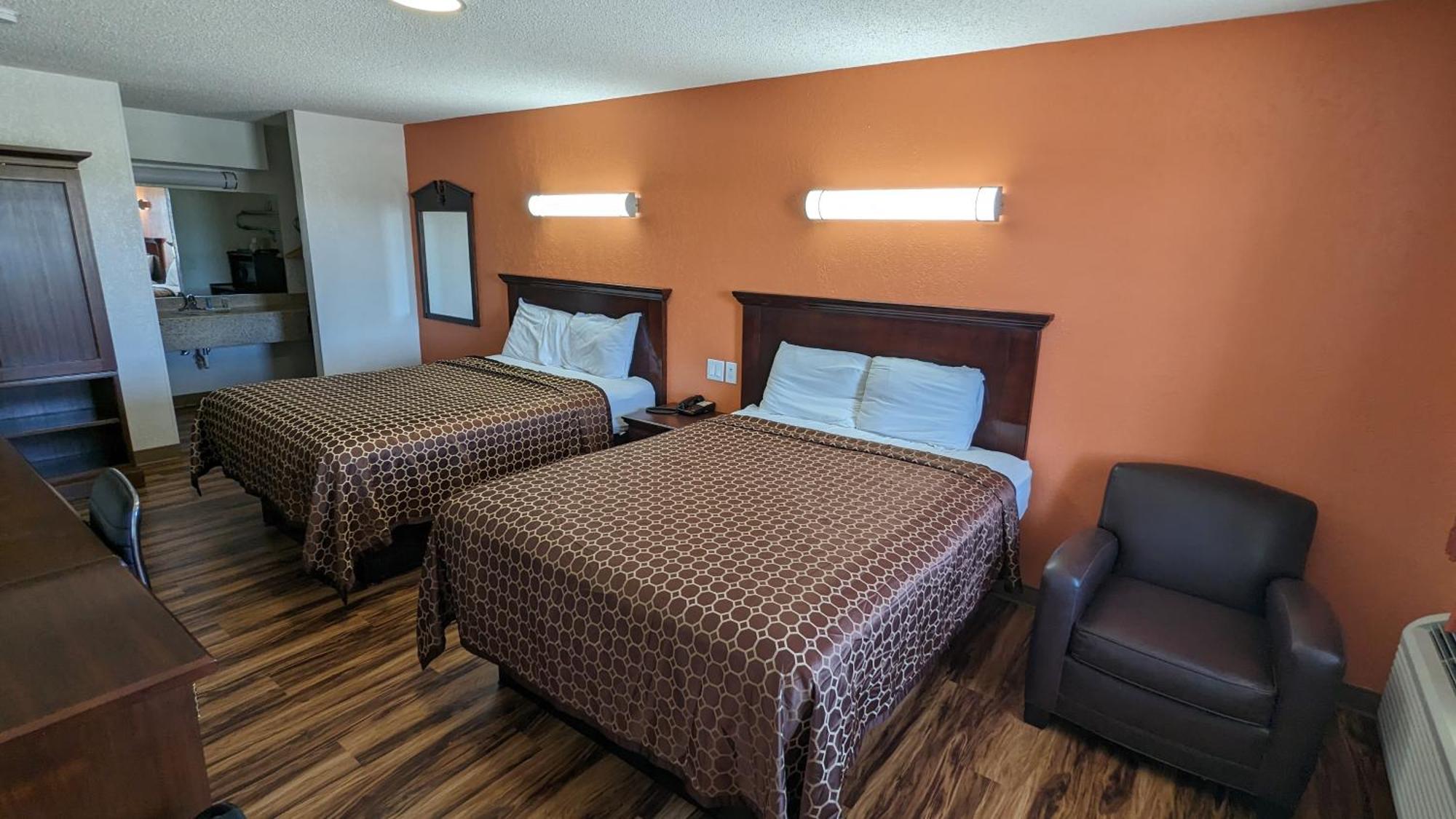 Hillcrest Inn & Suites أوزونا المظهر الخارجي الصورة
