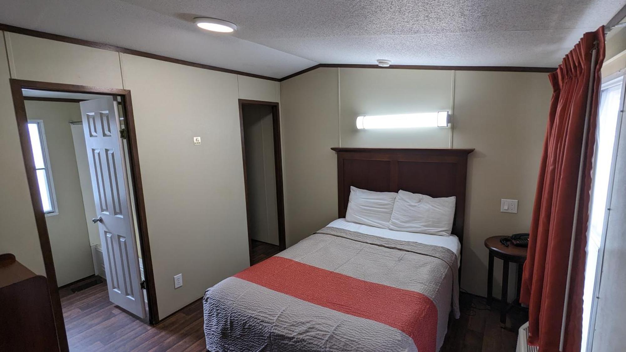 Hillcrest Inn & Suites أوزونا المظهر الخارجي الصورة