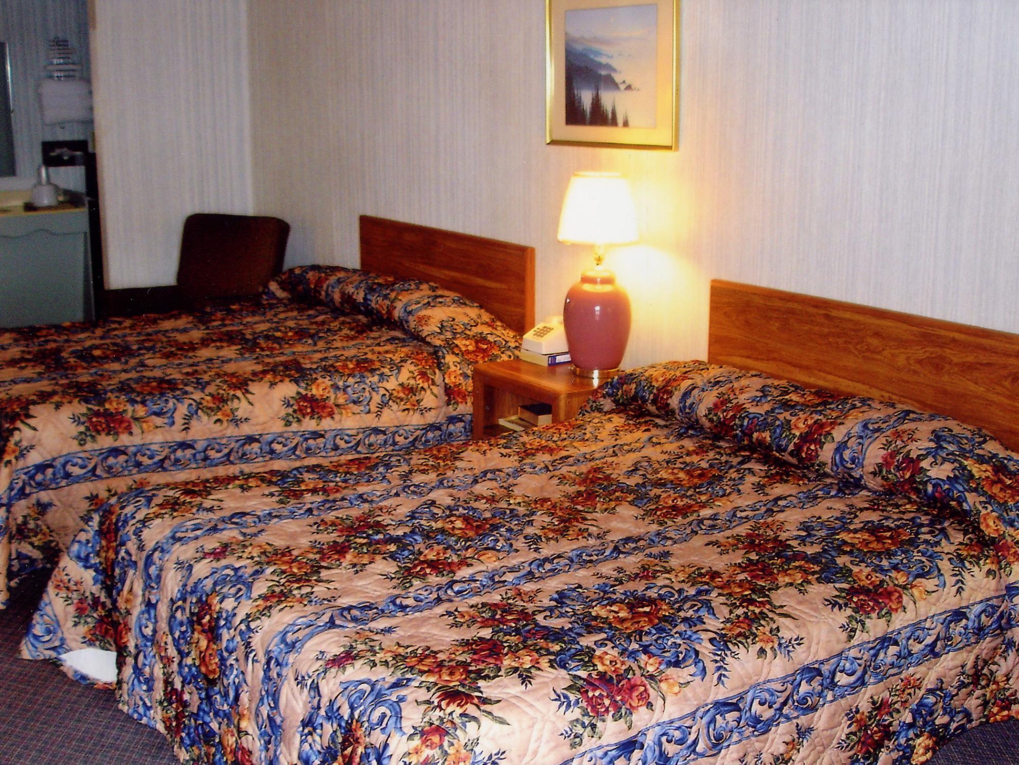 Hillcrest Inn & Suites أوزونا المظهر الخارجي الصورة