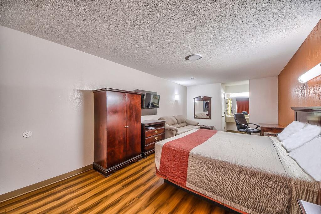 Hillcrest Inn & Suites أوزونا المظهر الخارجي الصورة